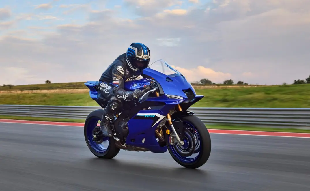 La Yamaha R9