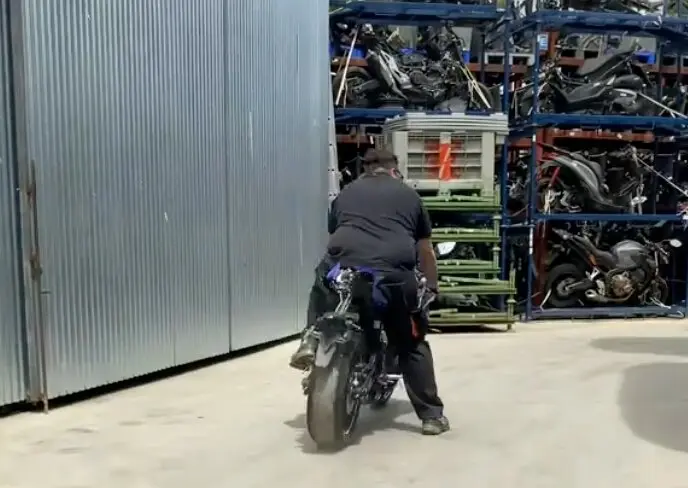 La Yamaha R7