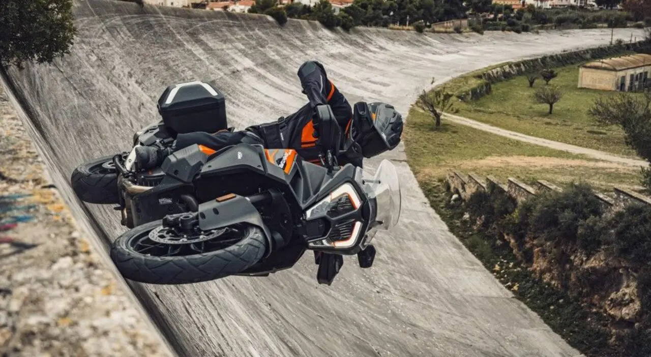 KTM 1290 SuperAdventure 2024