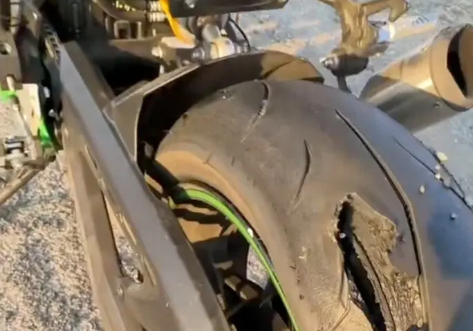 Kawasaki y la rueda Mitas