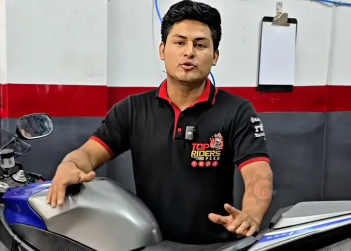 El mecánico y la Yamaha R1