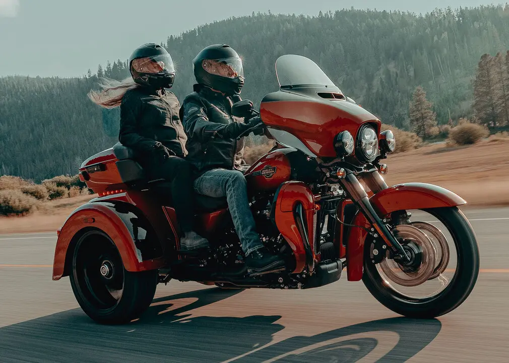 2025-tri-glide-ultra-gallery-3
