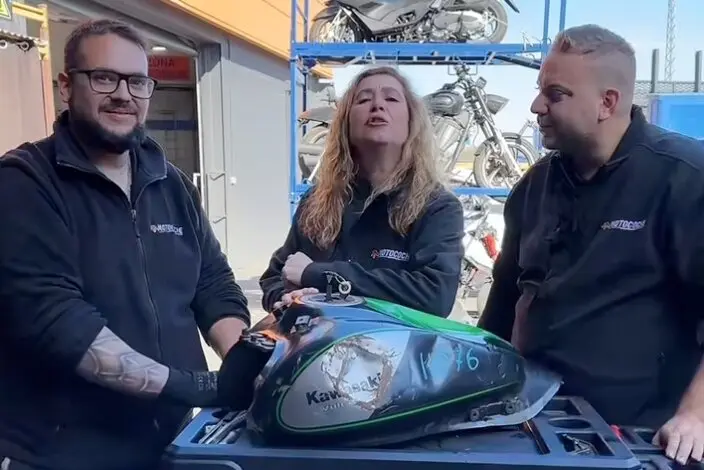 El depósito de la moto