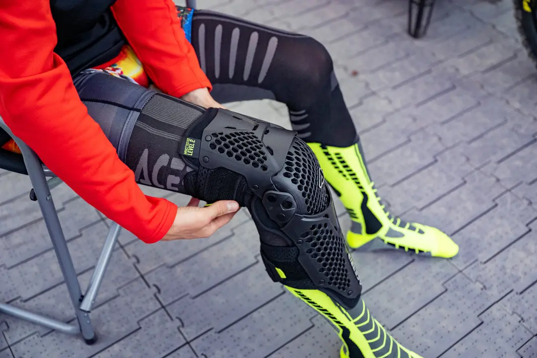 VanDoninck_KneeBraces_acerbis 6