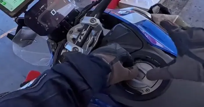 La tapa del depósito de la BMW R 1300 GS