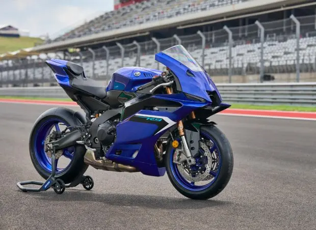 Yamaha R9