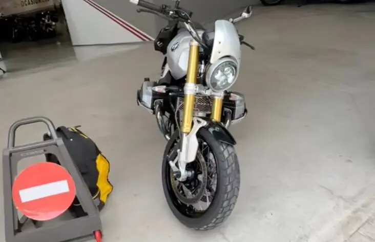 BMW Nine T