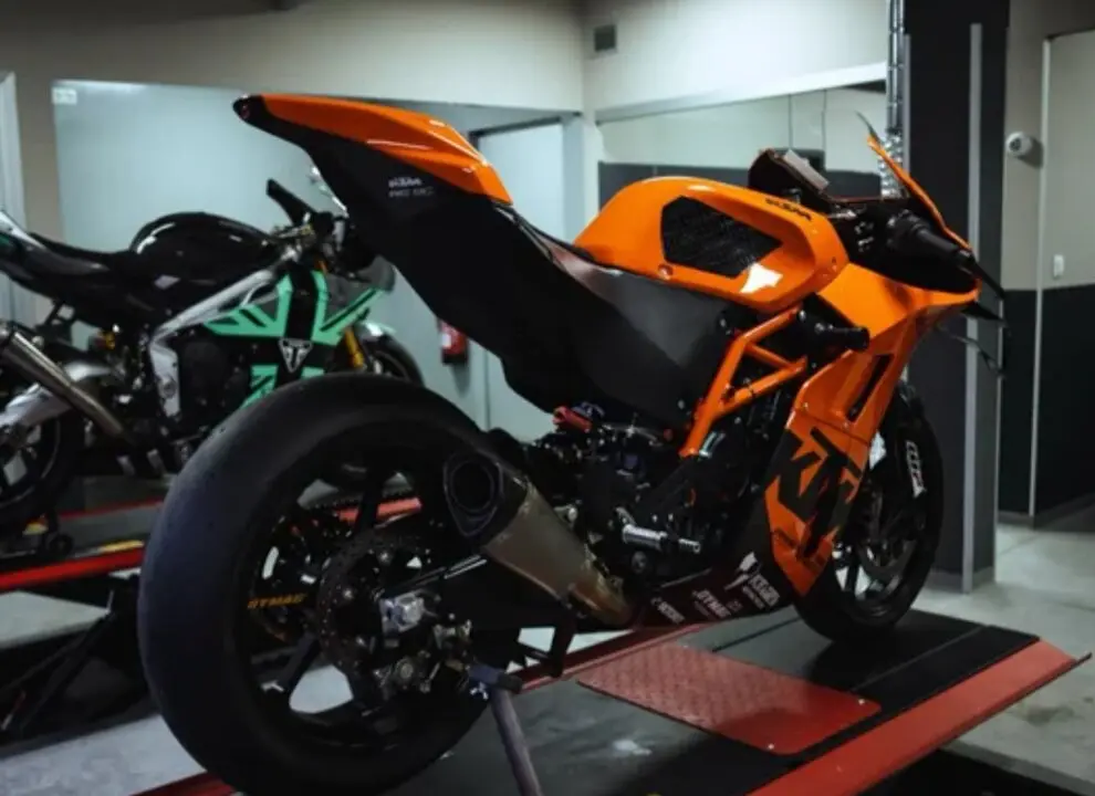 KTM RC 8C