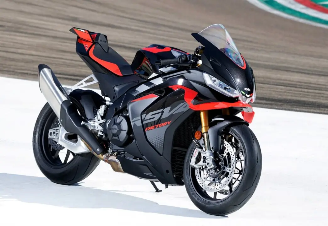 Aprilia RSV4 1100 Factory