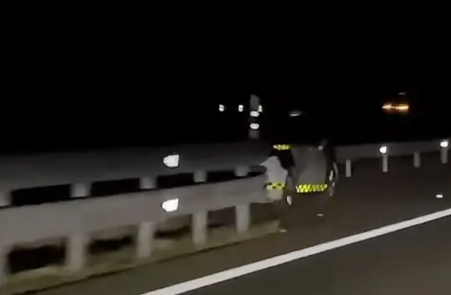 El coche de la Guardia Civil camuflado