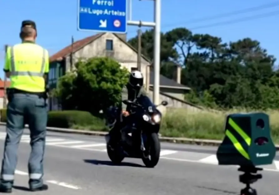 La BMW S1000RR cazada