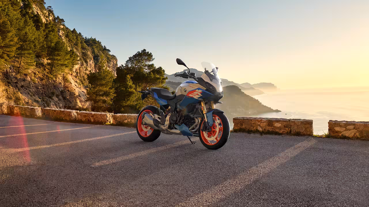 BMW F900XR