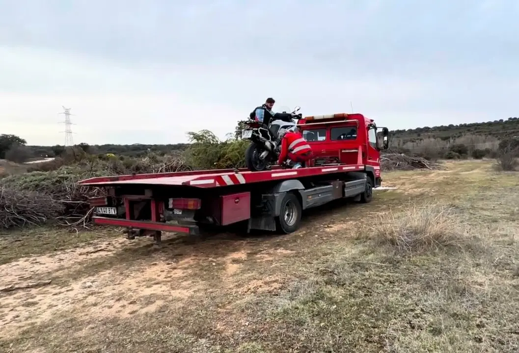 La Ducati subida a la gr&uacute;a