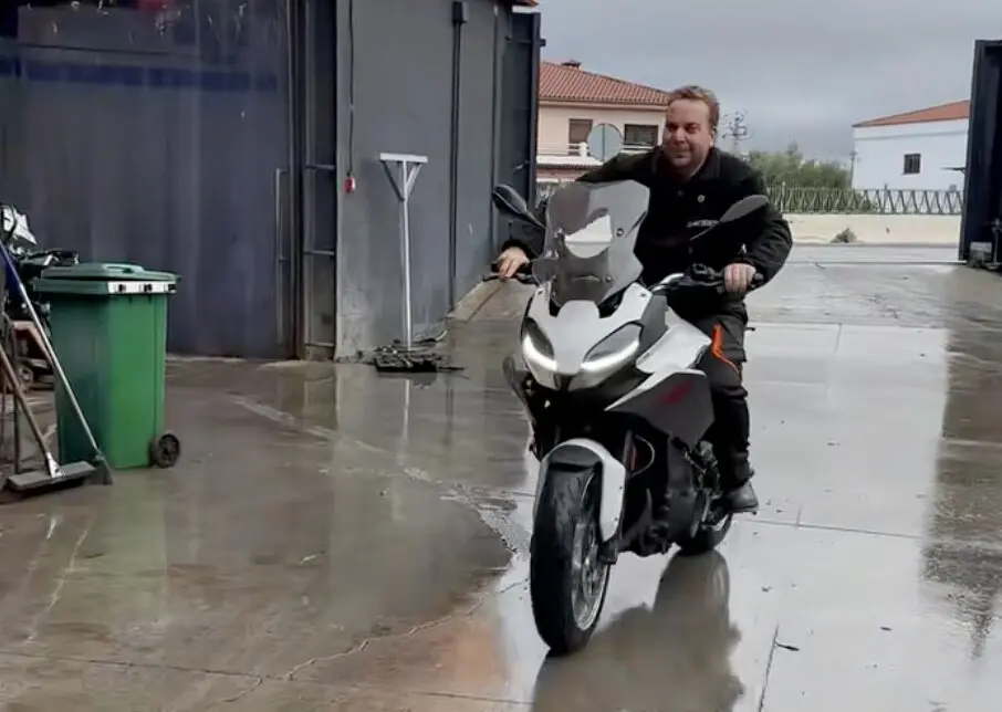 Johnny, de Desguaces Motocoche, en la BMW F 900