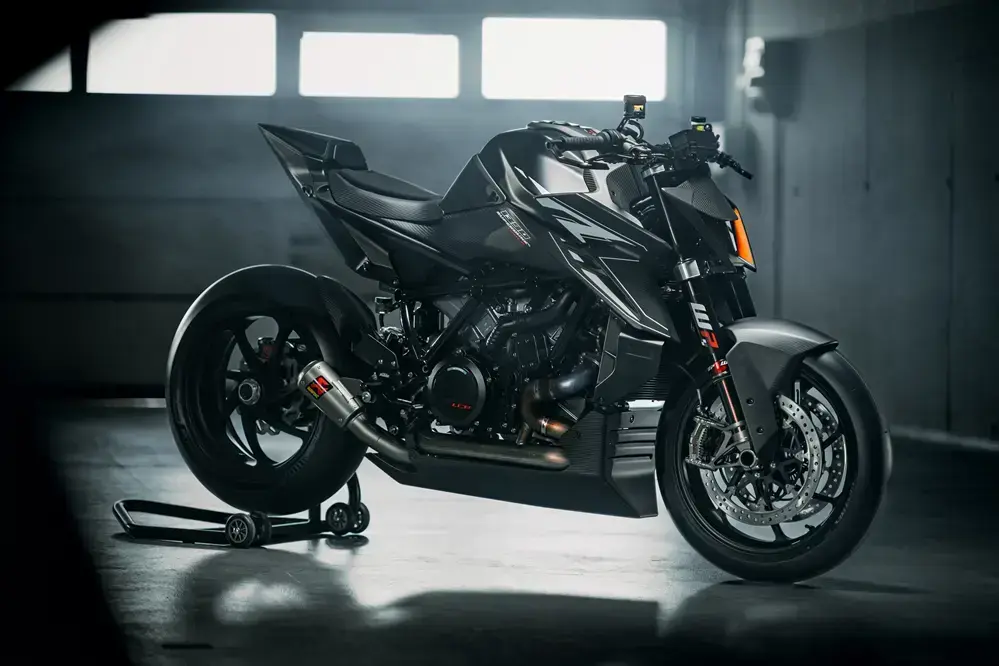 ktm-1390-super-duke-rr-track-01
