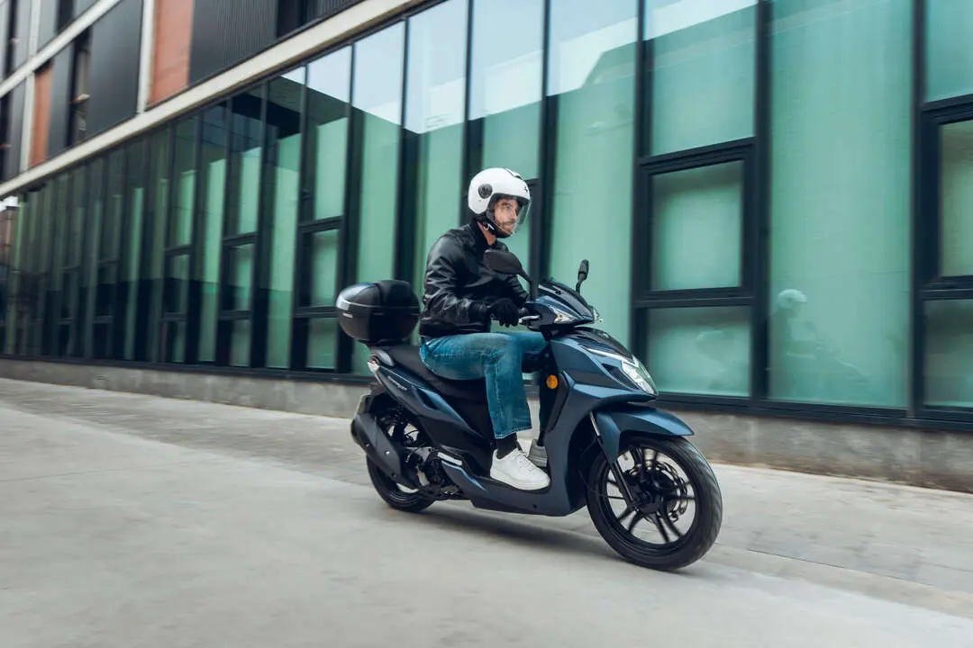 SYM scooter nuevo Symphony SR 125 2026 accion (4)