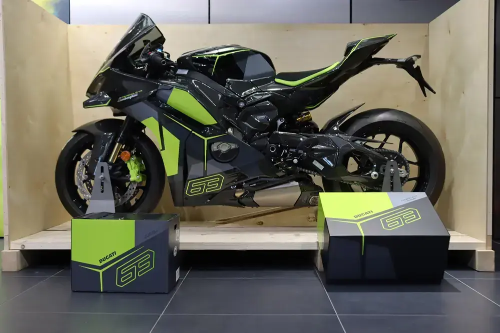 ducati-panigale-v4-lamborghini-01
