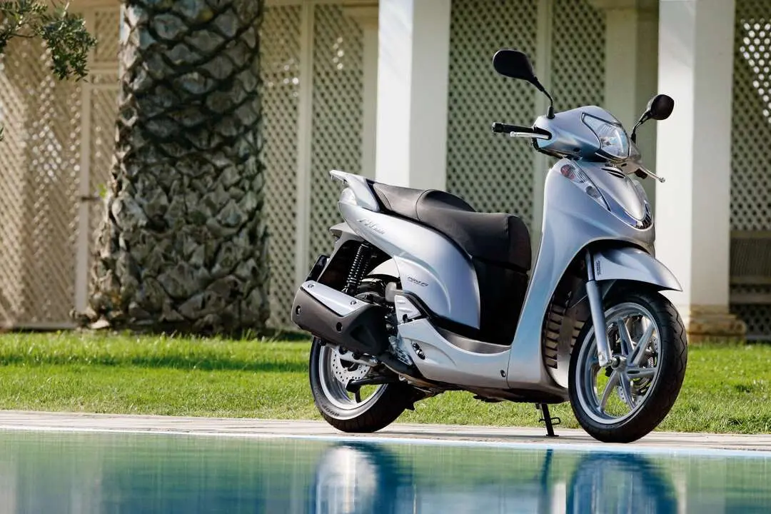 honda-scoopy-sh-300i-1