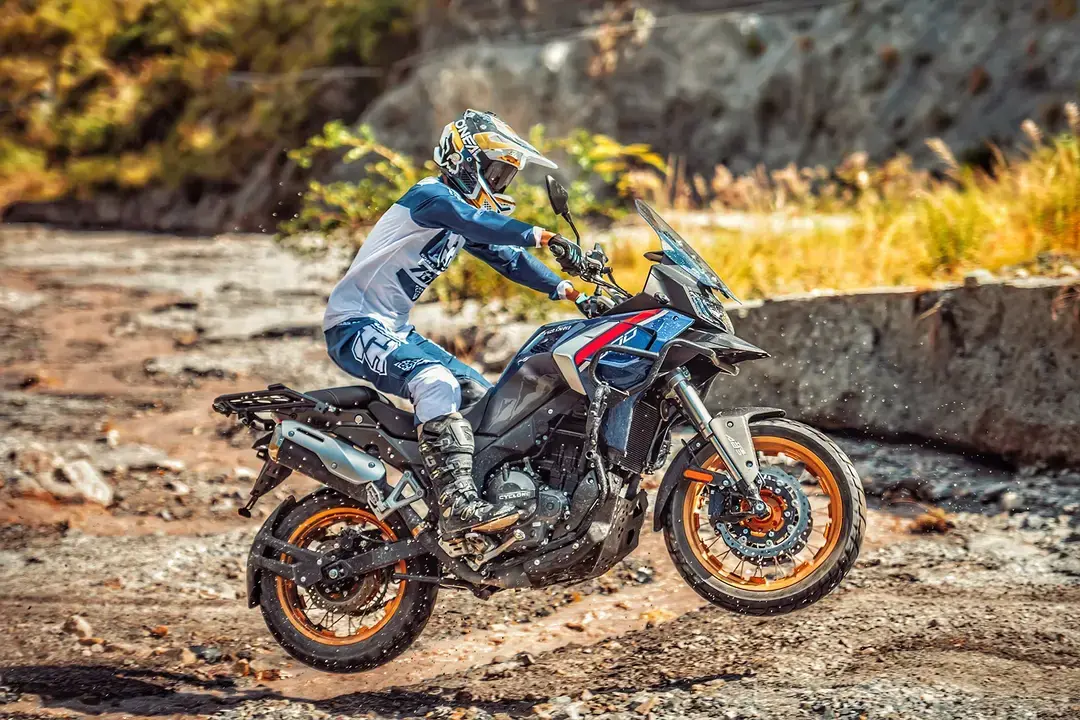 Cyclone-RX600-2025-accion4