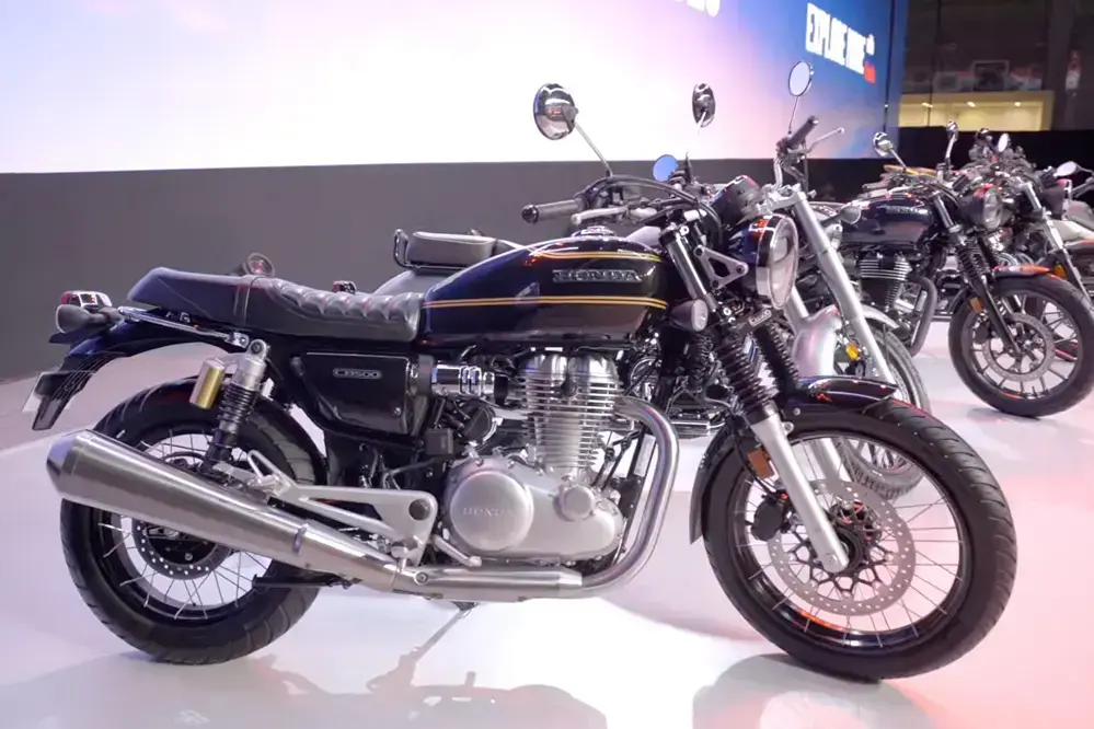 honda-cb500-screen-grab