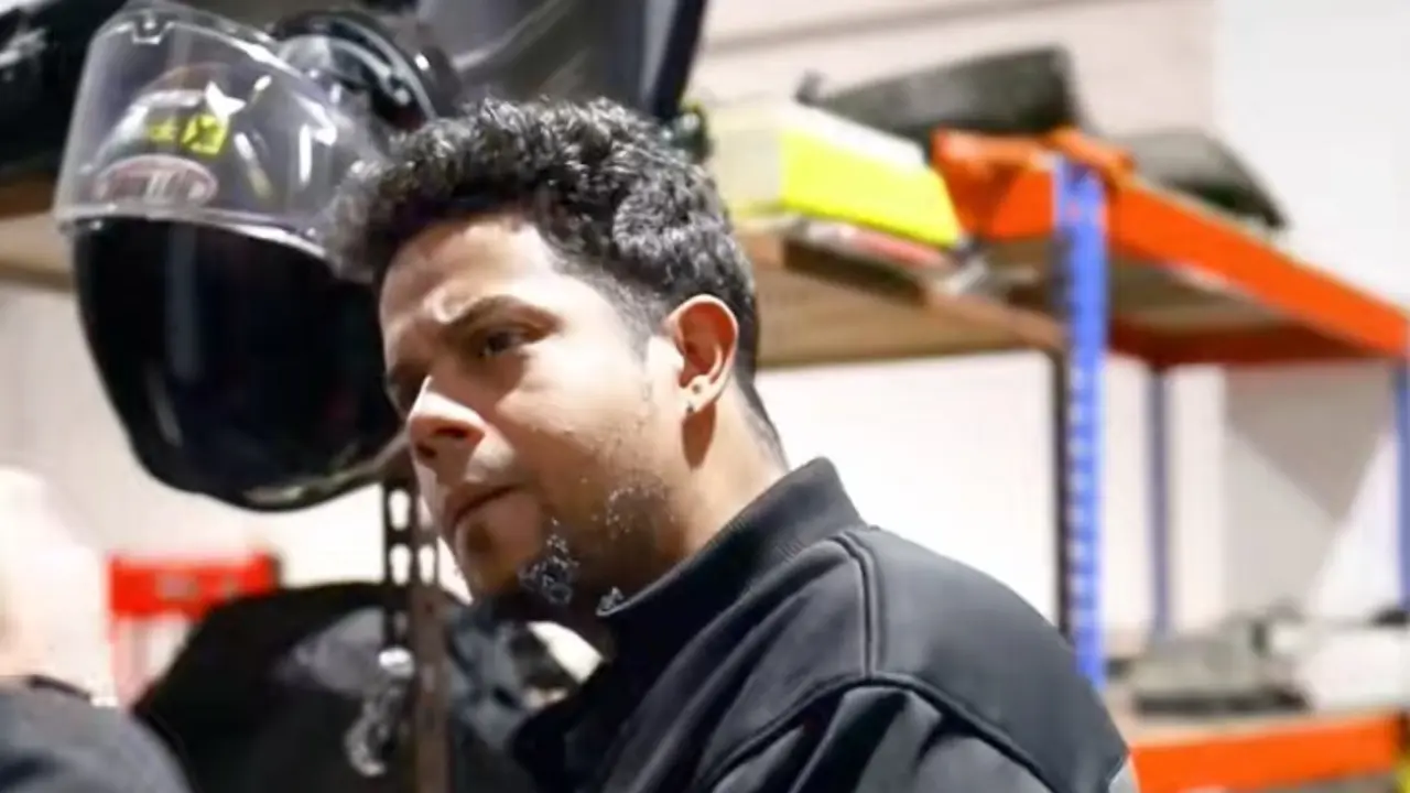 Un mecánico de Mundimoto