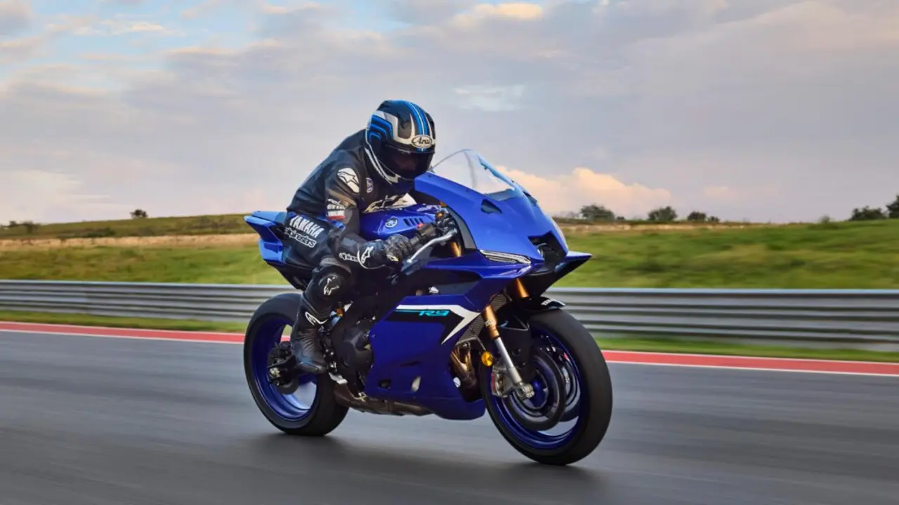 La Yamaha R9