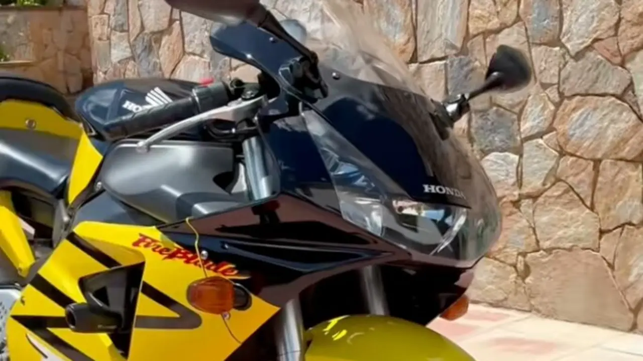 Honda CBR 954
