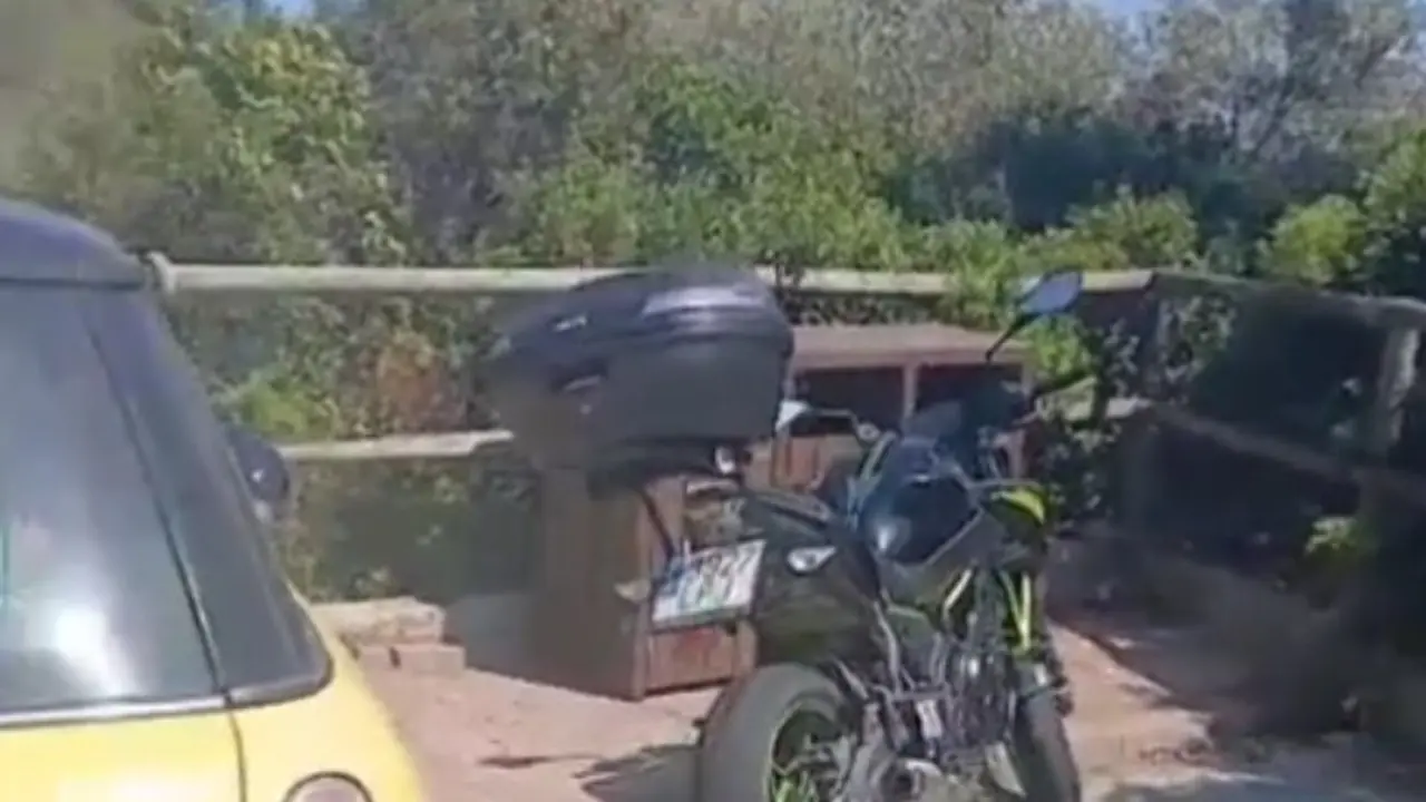 El mini y la Kawasaki