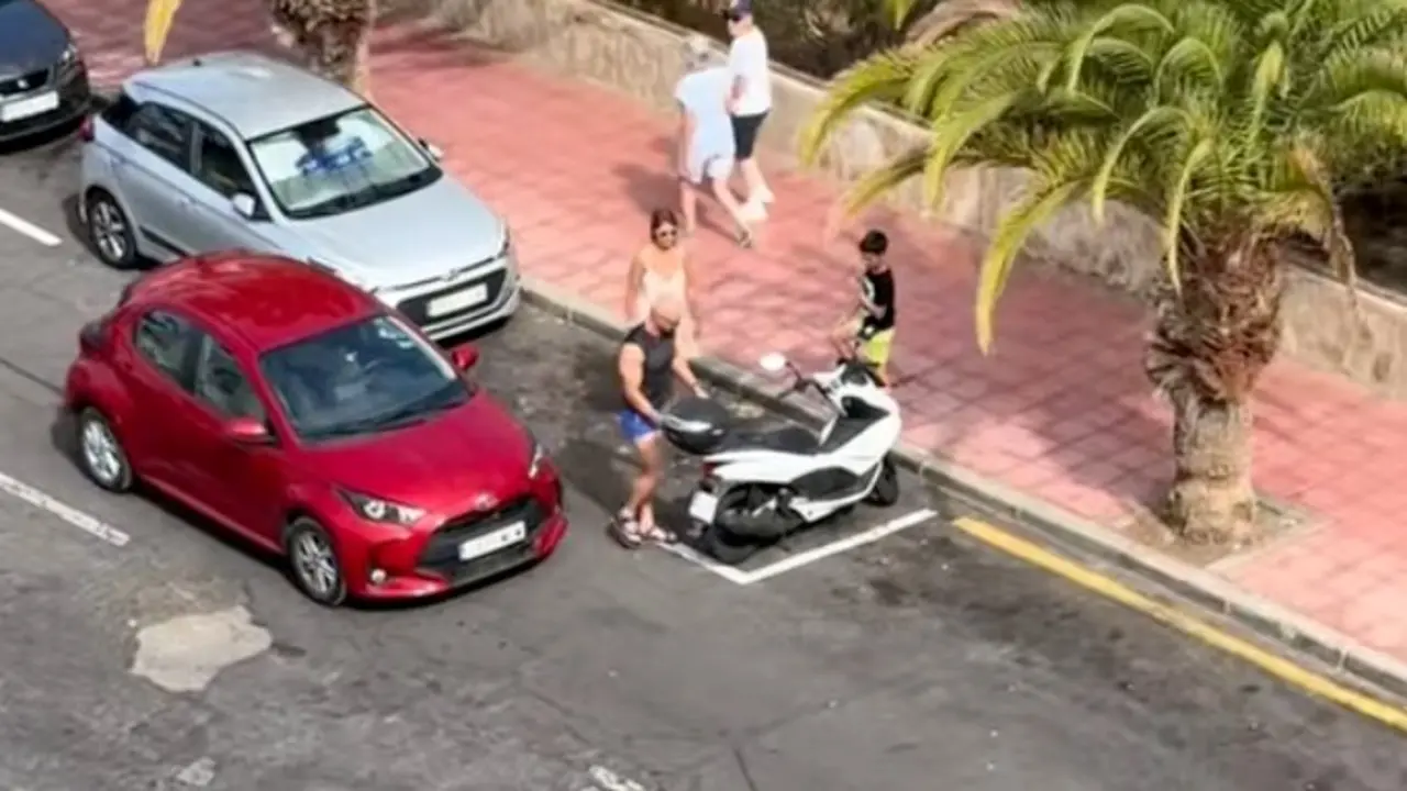 El listo que apartó la moto