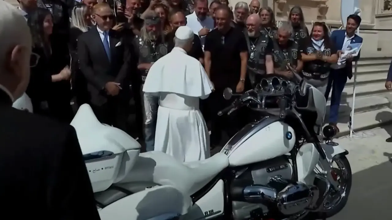 La moto del Papa
