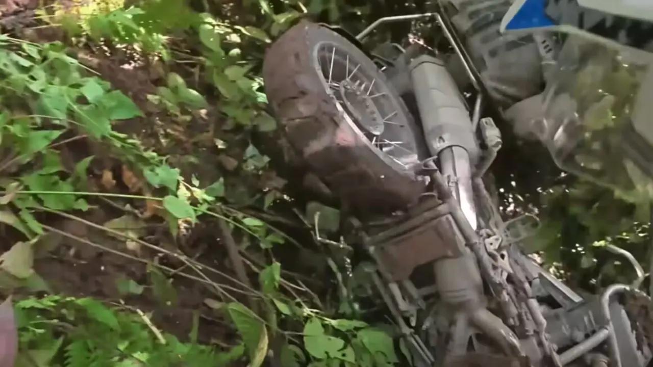 La BMW R 1250 GS cayendo