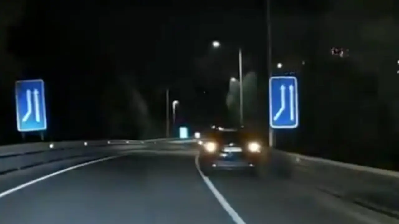 La imagen del coche con la baliza