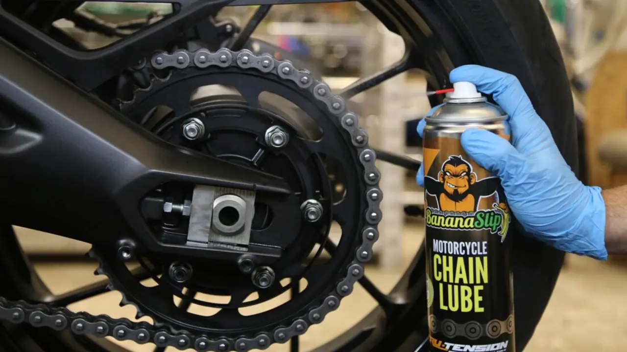 Lubricaci&oacute;n de la cadena de moto