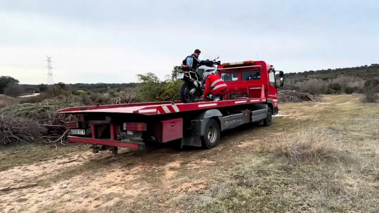 La Ducati subida a la gr&uacute;a