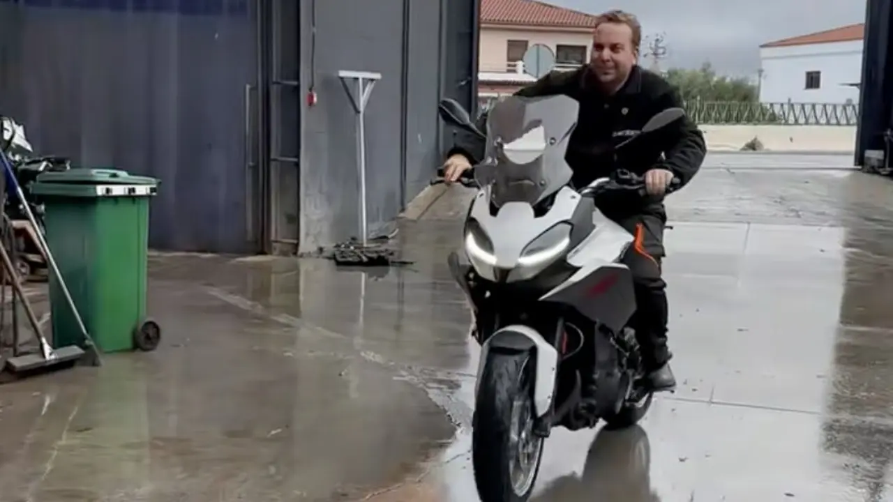 Johnny, de Desguaces Motocoche, en la BMW F 900