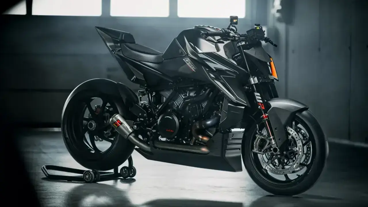 ktm-1390-super-duke-rr-track-01