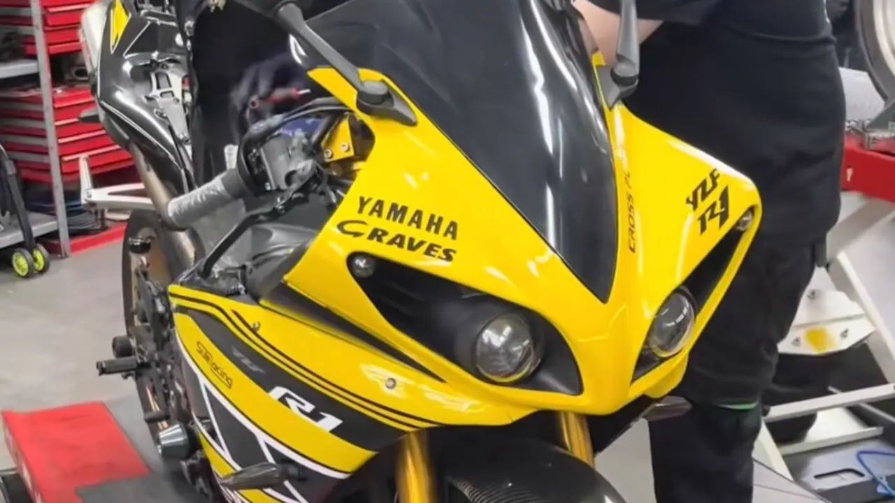 Yamaha R1 Crossplane
