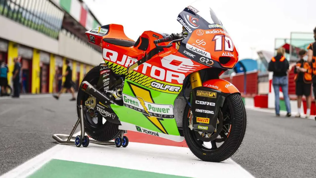 La moto de QJ Motor patrocinada
