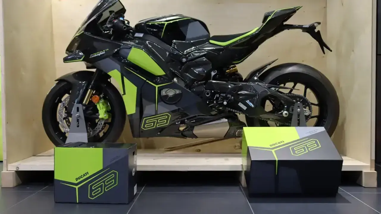 ducati-panigale-v4-lamborghini-01