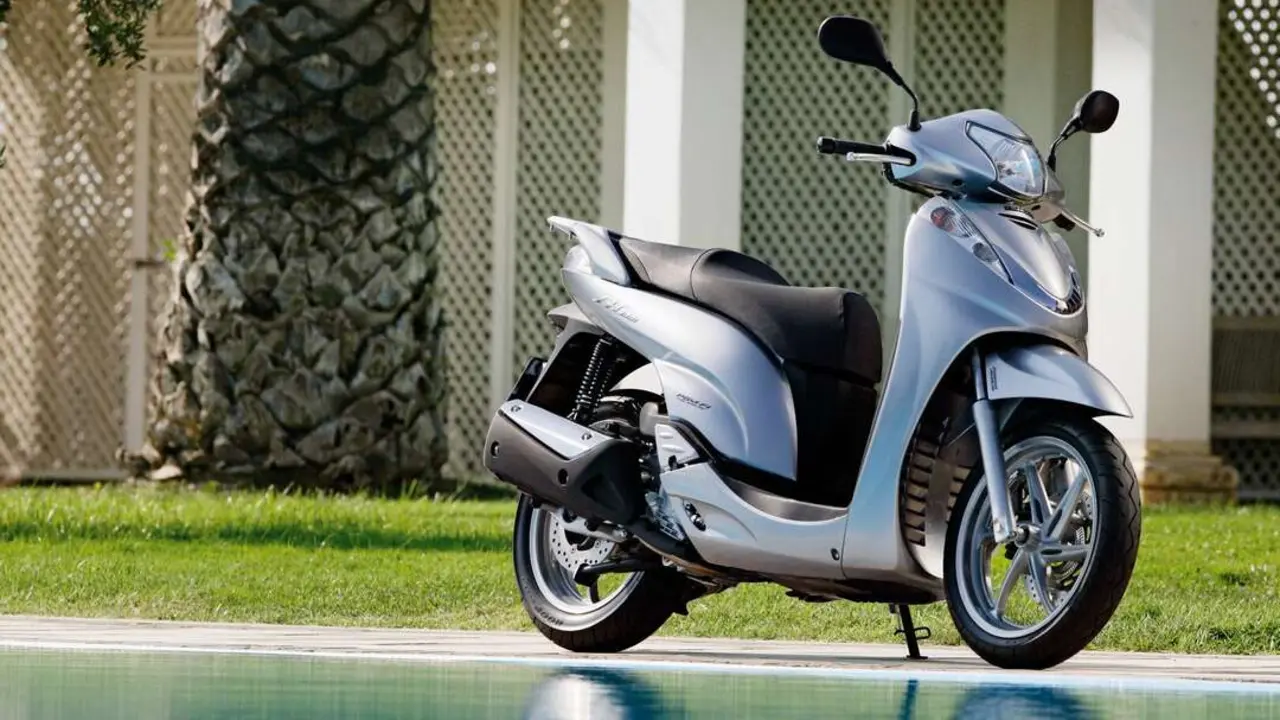 honda-scoopy-sh-300i-1