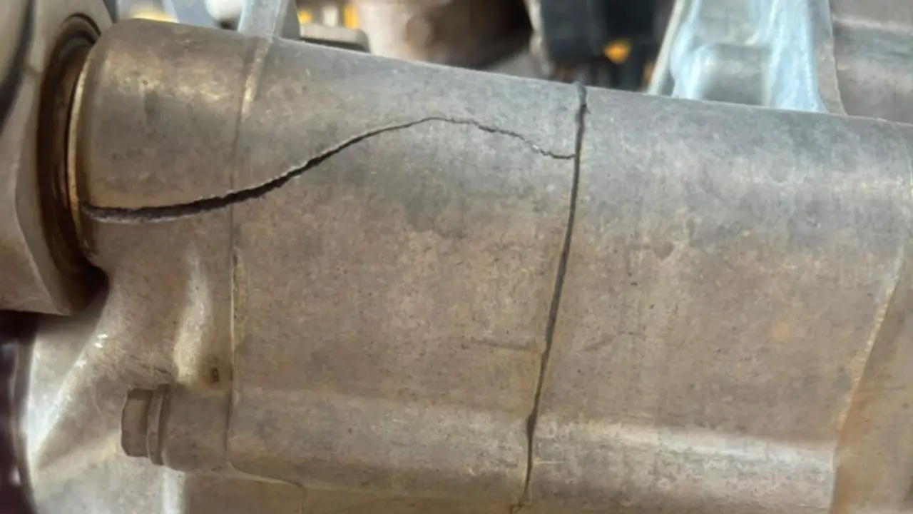 Otro c&aacute;rter roto de la KTM EXC 300 de 2T