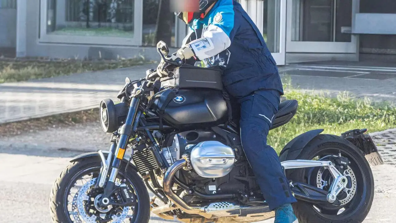 1_bmw_r20_cazada