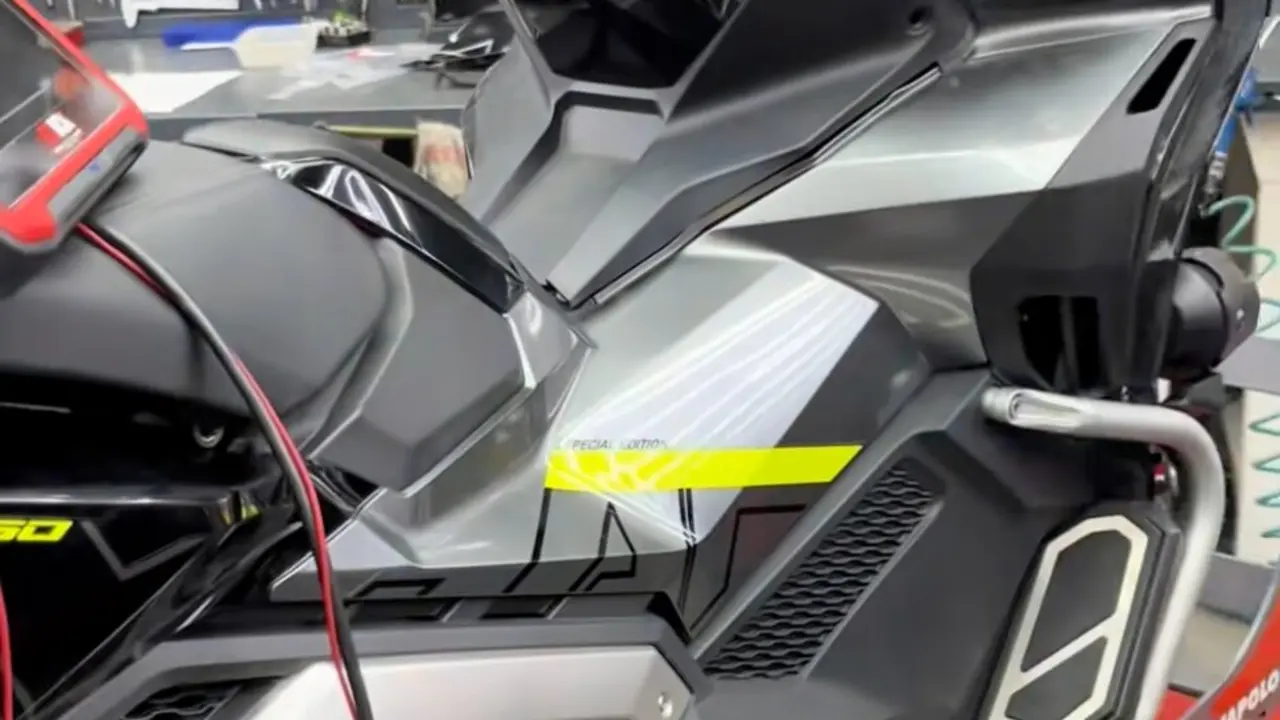 Honda X-ADV en el taller