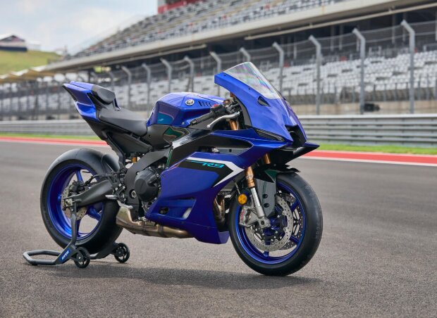 Yamaha R9
