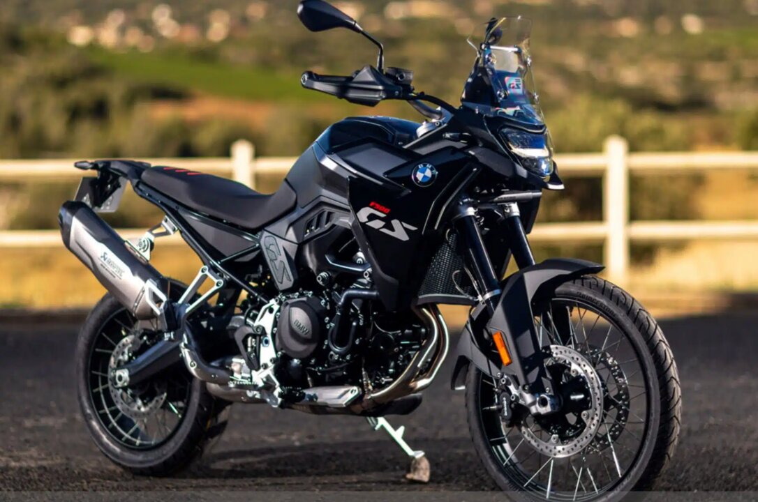 BMW F 900 GS Dark Edition. Foto: Lerepairedesmotards.
